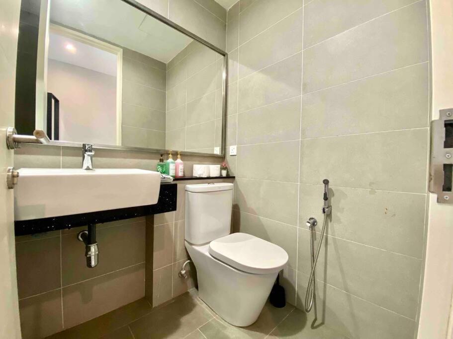 Tropicana 218 Macalister #Wondercolor #Infinity Pool #Georgetown #5Pax #2Br 2Bath #1King 1Queen 1Single #Quality Well Maintained #Private Host Buitenkant foto